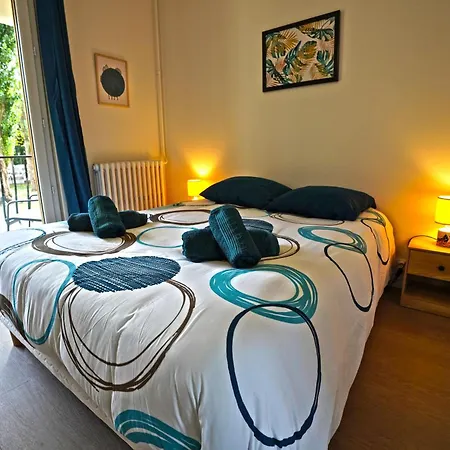 Cosy Et Urbain En Plein Centre Ville Craponne Exterior photo